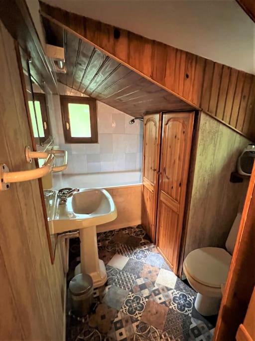 Cabane Dans Les Bois Avec Vue Sur Les Pyrenees Saint-Laurent-de-Neste Exterior photo